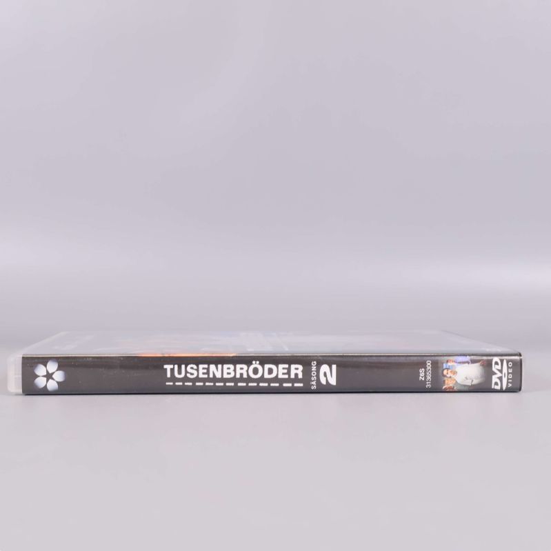 Rygg på DVD-fodralet med texten Tusenbröder säsong 2