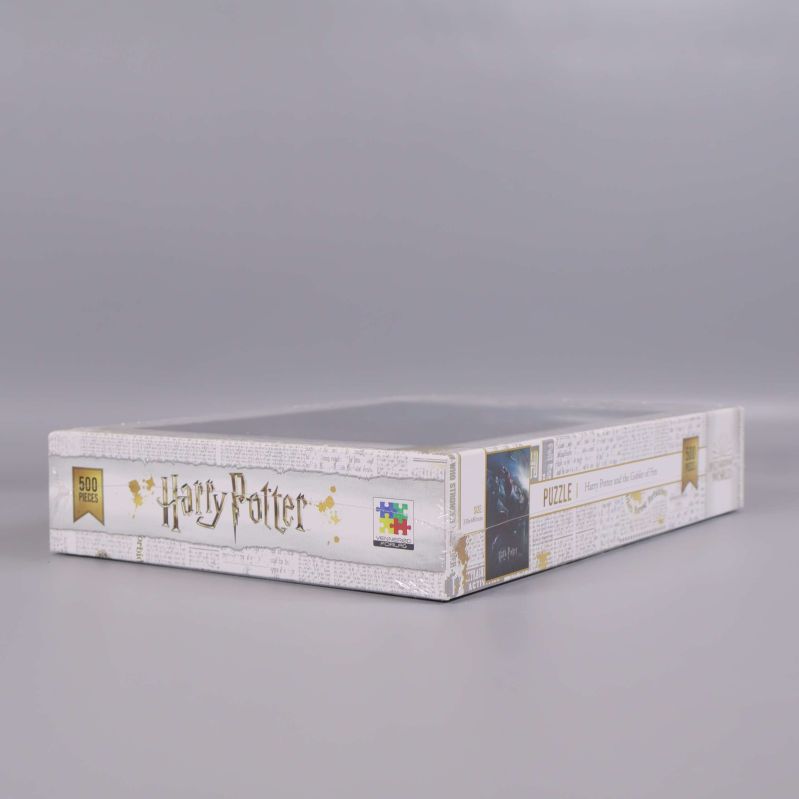 Sidan av pussellåda med Harry Potter-logotyp