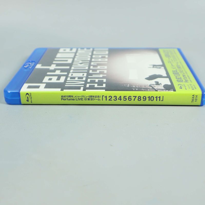 Perfume Blu-ray-fodral sett från sidan med tydlig titel