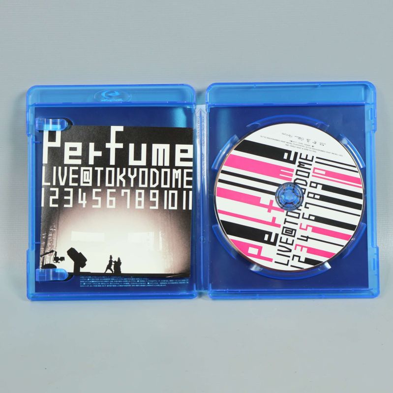 Blu-ray Perfume-fodral öppet med disc och omslag