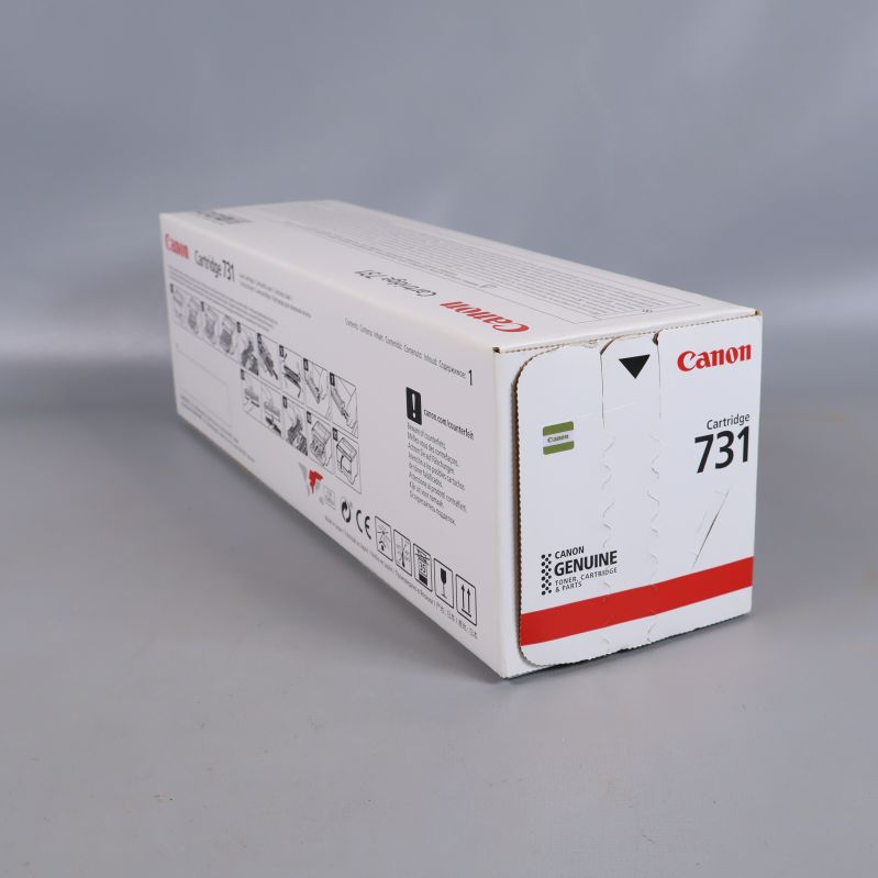 Canon 731 tonerförpackning visad från sidan mot hörnet