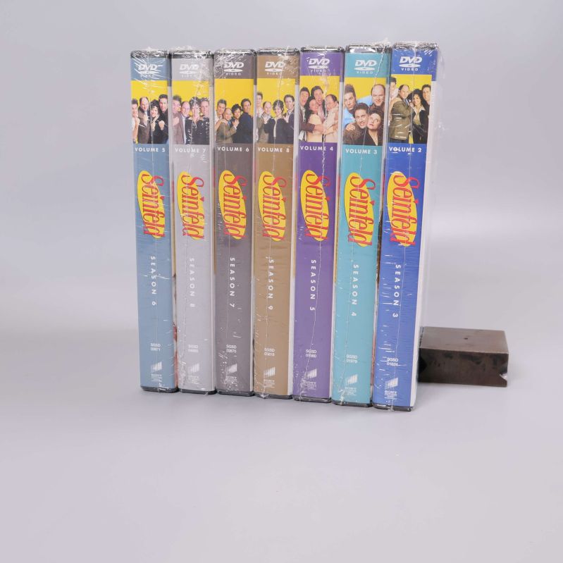 Ryggen på alla Seinfeld DVD-fodral uppställda i rad