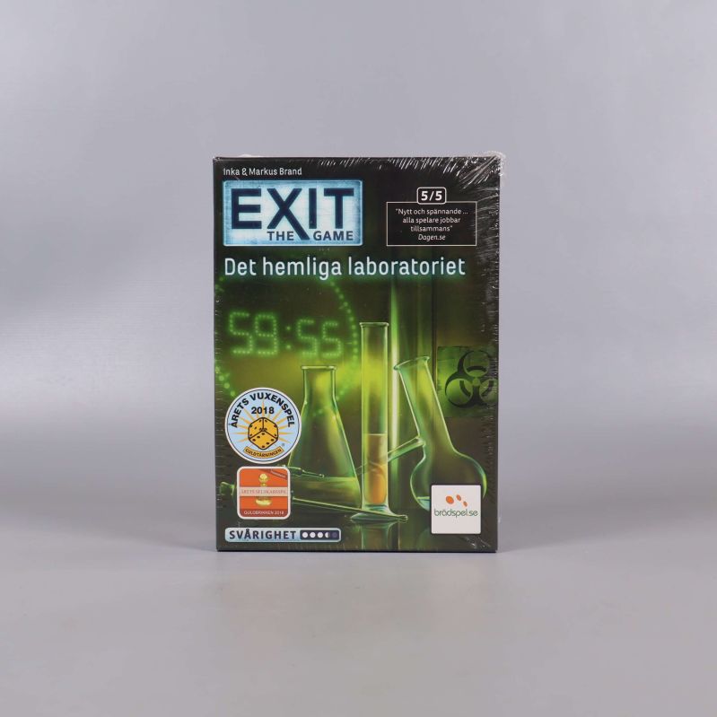Framsida av Exit the Game Det hemliga laboratoriet med testtuber och digital klocka