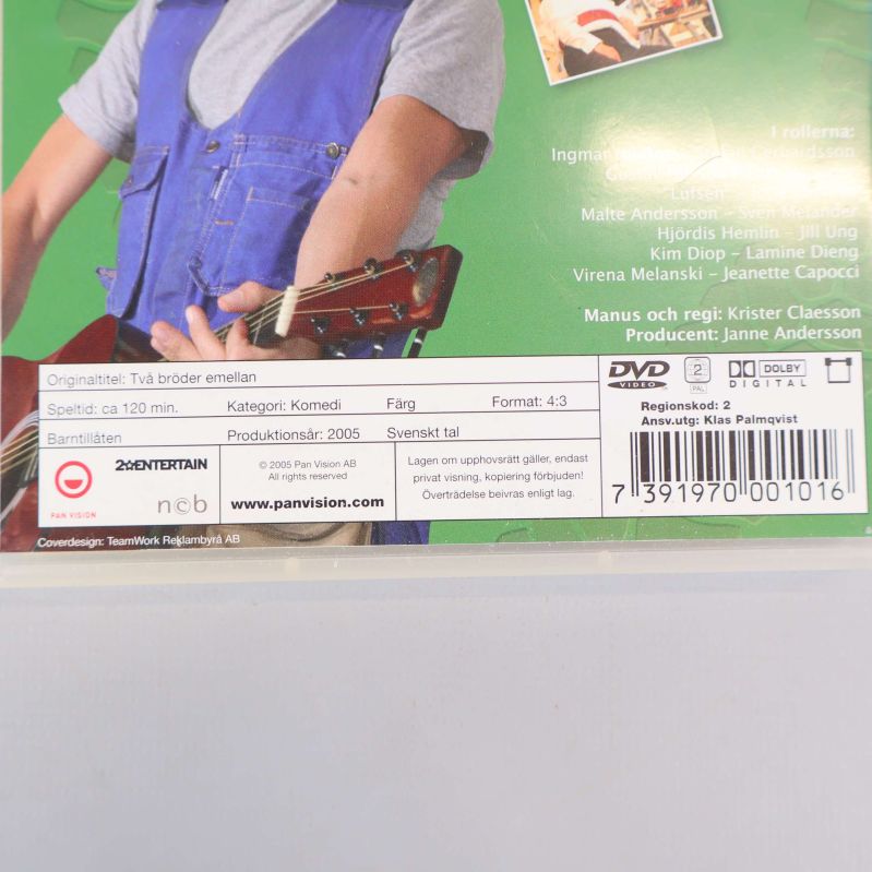 Närbild på baksidan med streckkod och DVD-information
