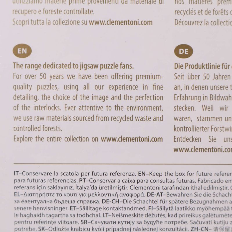 Närbild av baksidan med engelsk och tysk text om pusslets kvalitet