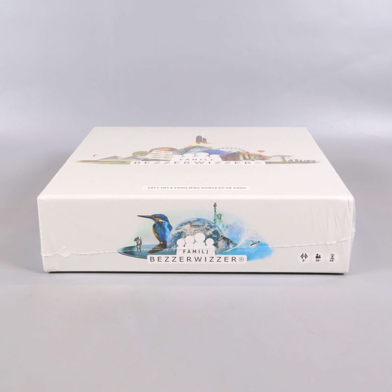 BEZZERWIZZER familjespel box med blå fågel och illustration