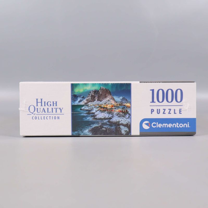 Långsida av pusselask med motiv och Clementoni-logotyp