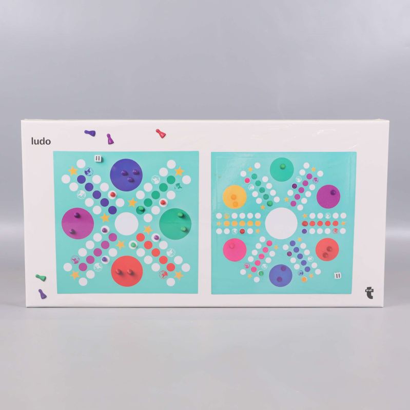 Framsidan av ludo-spel i färgglad kartong