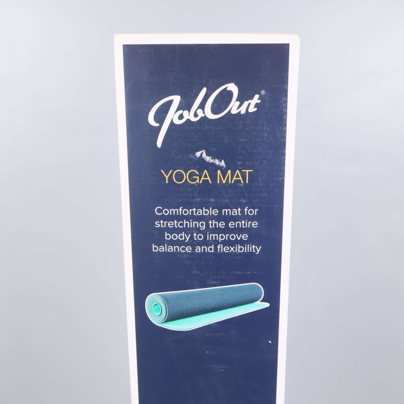 Närbild på JobOut yoga matta med text på förpackning