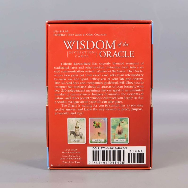 Närbild av baksidan på Wisdom of the Oracle ask med tre kort