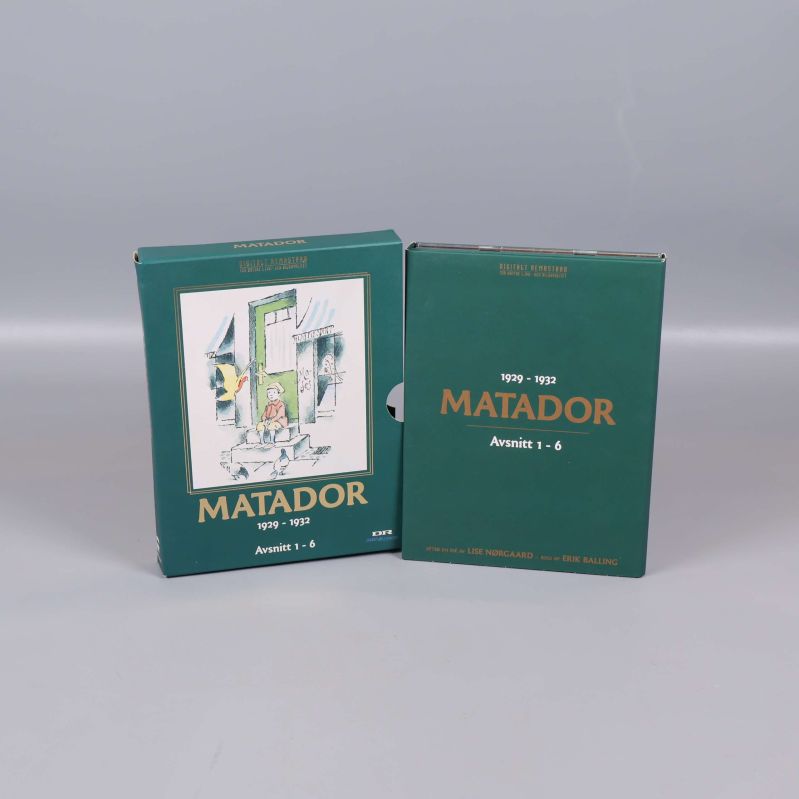 Framsida av Matador DVD-box i grönt med illustration