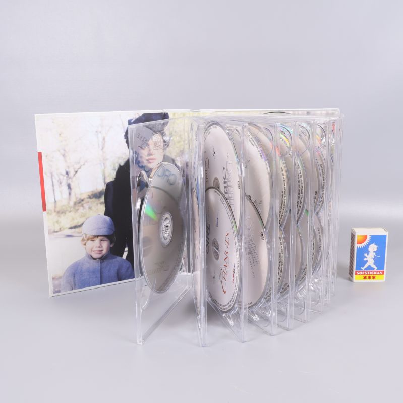 Öppen DVD-box med 21 organiserade skivor synliga