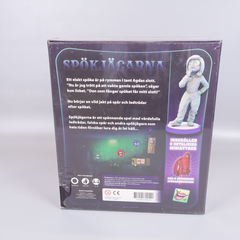 Baksidan av Spökjägarna med spelförklaring och figurminiatyr