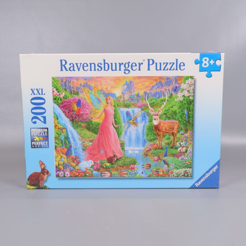 Framsida av Ravenburger-pussel med älva och djur i naturen