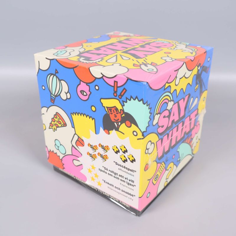 Sidan av Say What-boxen med stjärnbetyg och illustrationer
