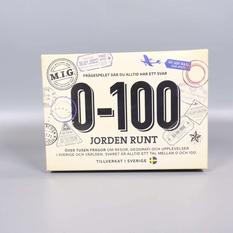 Framifrån på spelkartong 0-100 Jorden runt med resestämplar
