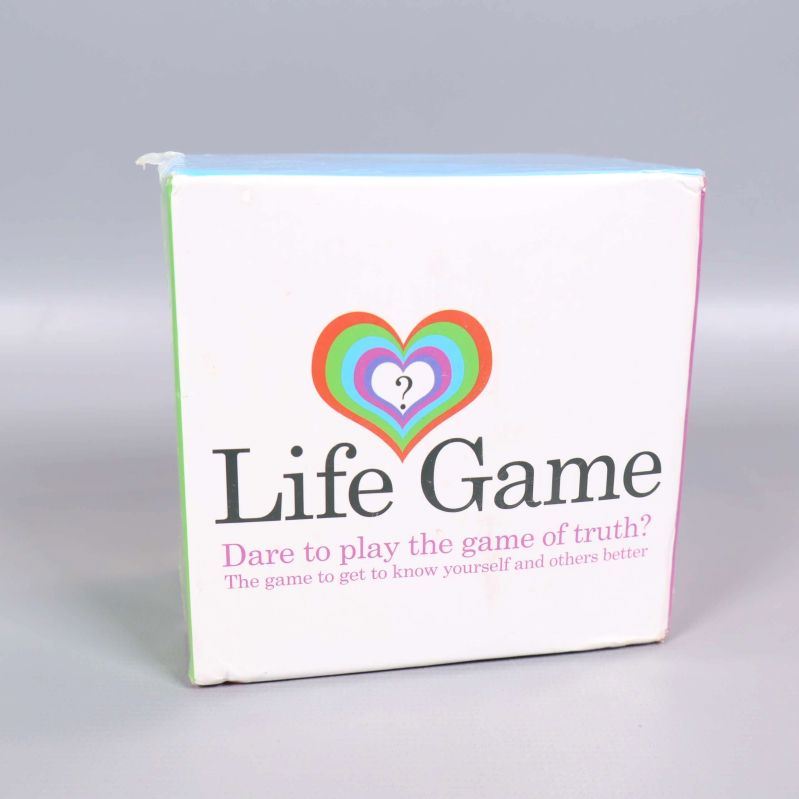 Framsidan av Life Game med hjärtmotiv och slogan