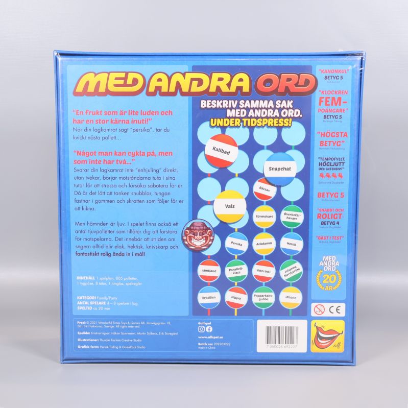 Baksidan av spelkartongen Med Andra Ord med instruktioner och ordexempel