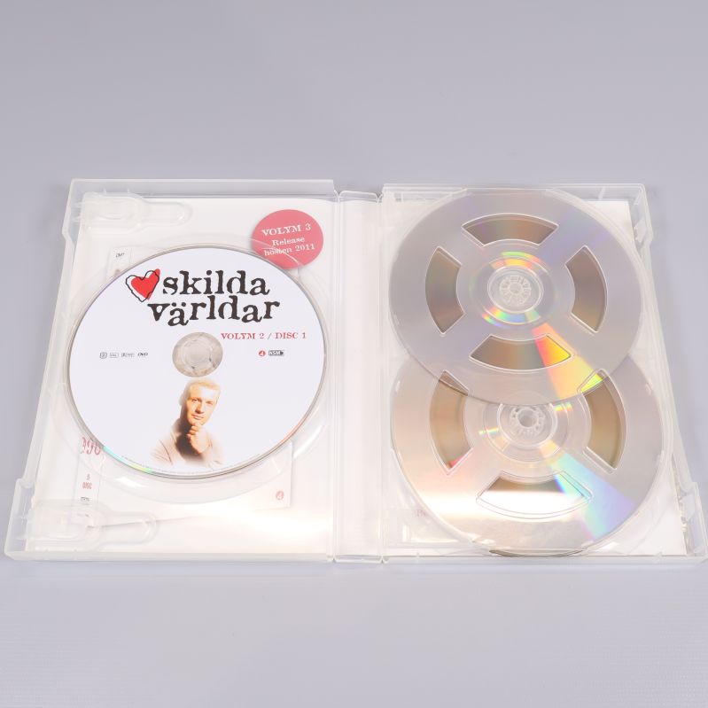 Öppen dvd-förpackning med en skiva och plats för fler