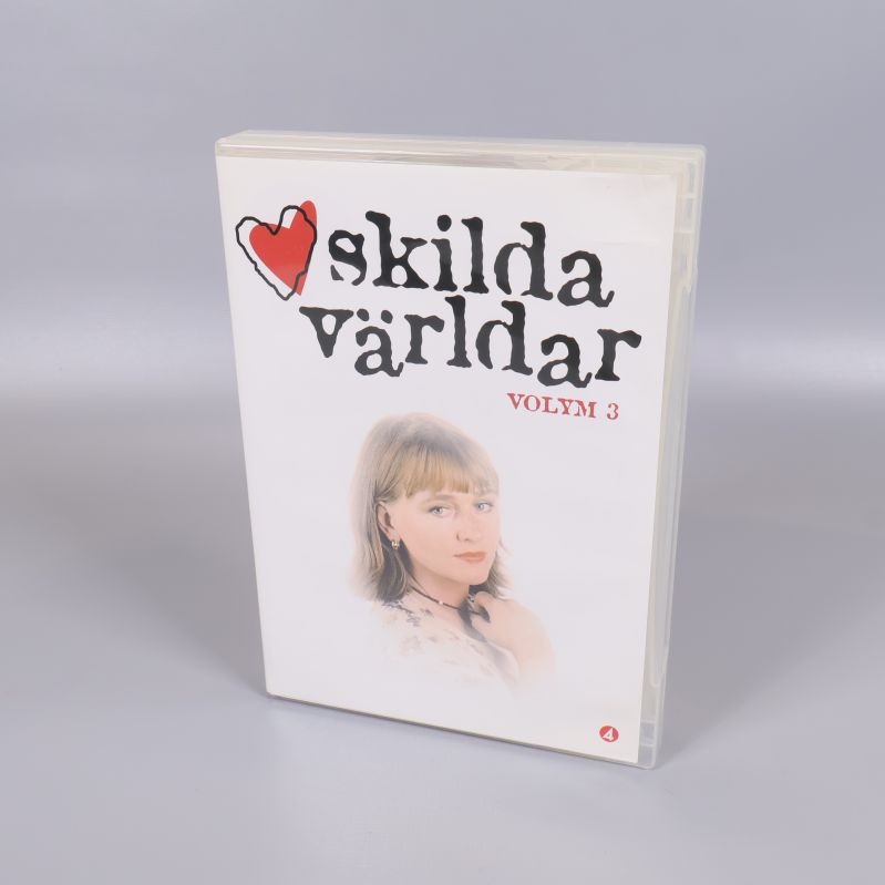 DVD-box Skilda Världar Volym 3 framsida med porträttfoto