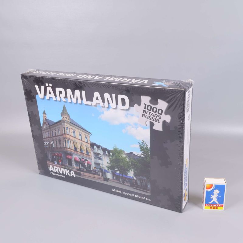Värmland Arvika pussel stående bredvid en tändsticksask för storleksjämförelse