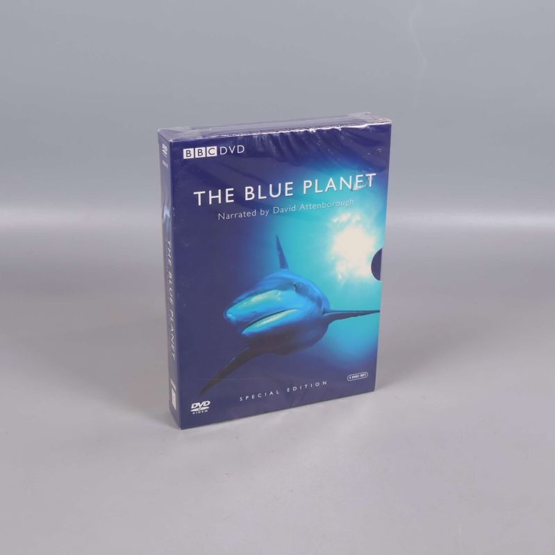 The Blue Planet DVD box stående mot grå bakgrund
