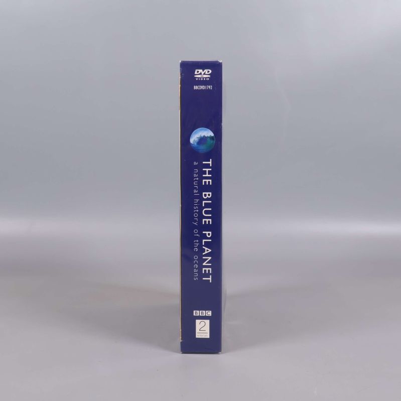 Sidovy av The Blue Planet DVD box med text längs ryggen