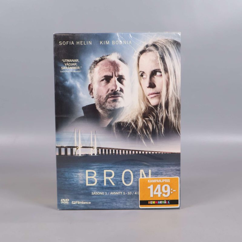 Framsidan av DVD-boxen Bron säsong 1 med prislapp
