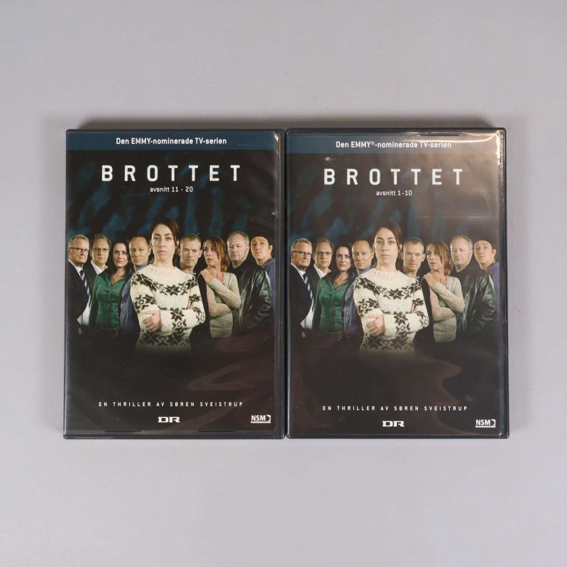 Två DVD-fodral från Brottet box uppifrån