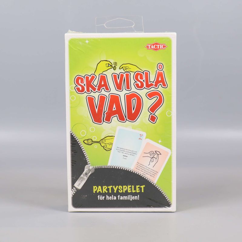 Grön spelask med texten Ska vi slå vad?