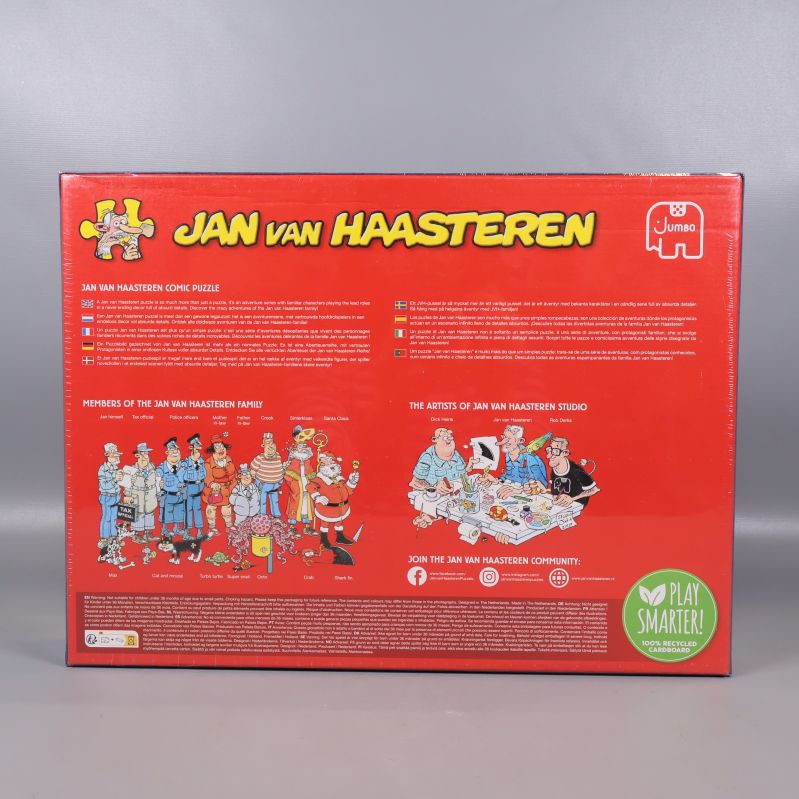 Baksidan av pusselboxen med information och illustrationer