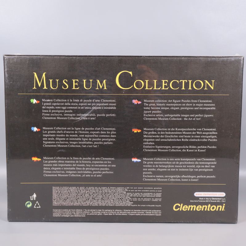 Baksidan av Museum Collection pussel med information på flera språk