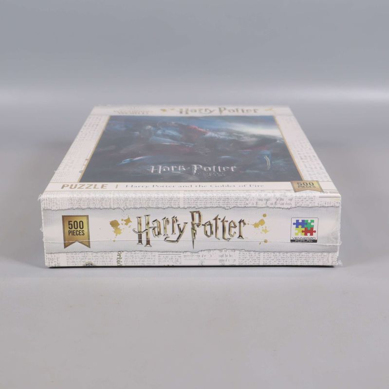 Undersidan av lådan med antal bitar och Harry Potter-logga