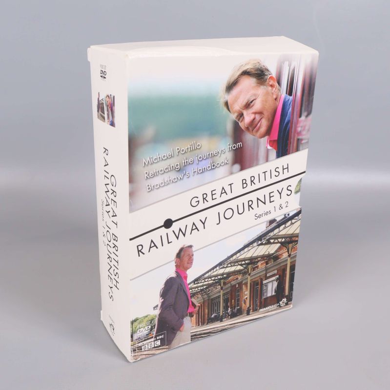Framsida av DVD-box Great British Railway Journeys med porträtt och tågstation