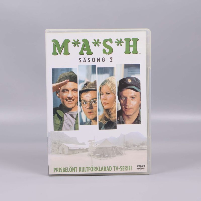 DVD-box med MASH Säsong 2 sedd framifrån