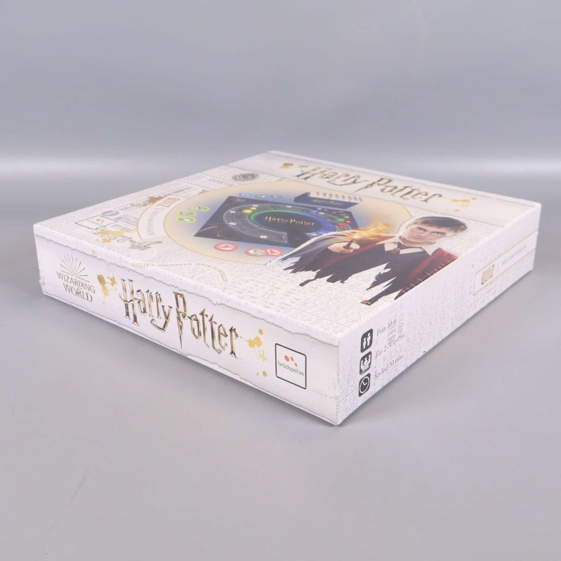 Harry Potter quizspel box fotograferad i vinkel