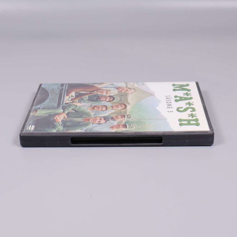 MASH Säsong 5 DVD-box liggande på bordet