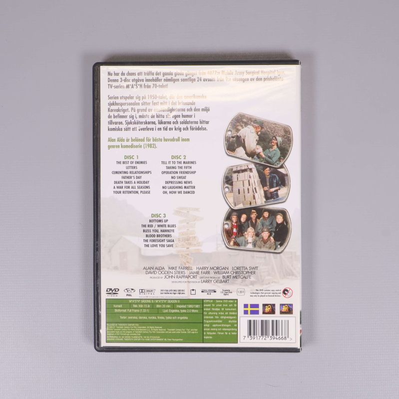 Baksidan av DVD-box MASH säsong 9 med beskrivning och bilder