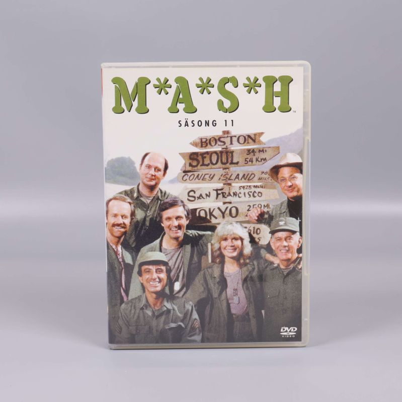 DVD-boxens framsida med karaktärer från M*A*S*H säsong 11