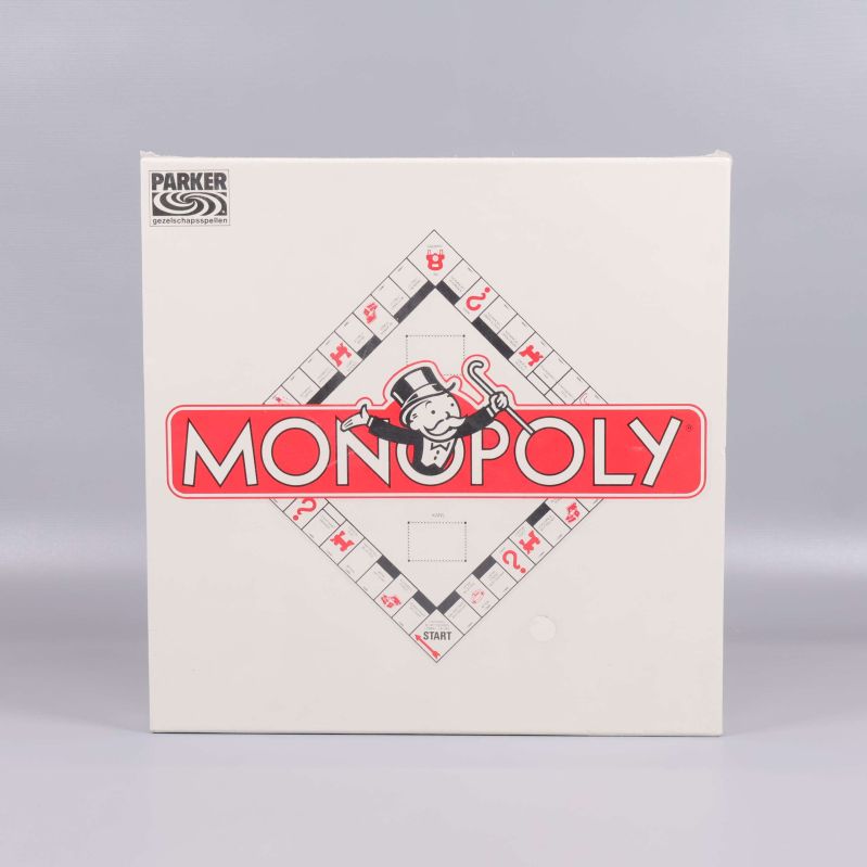 Framsidan av Monopoly spelbox med röd logga