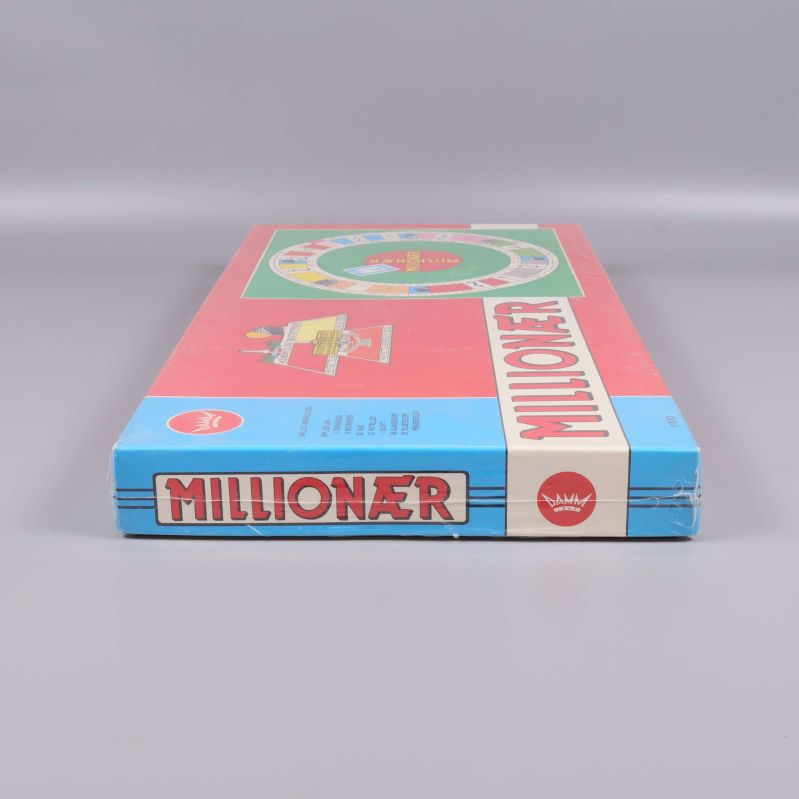 Kortsida av Millionær spelask med logotyp