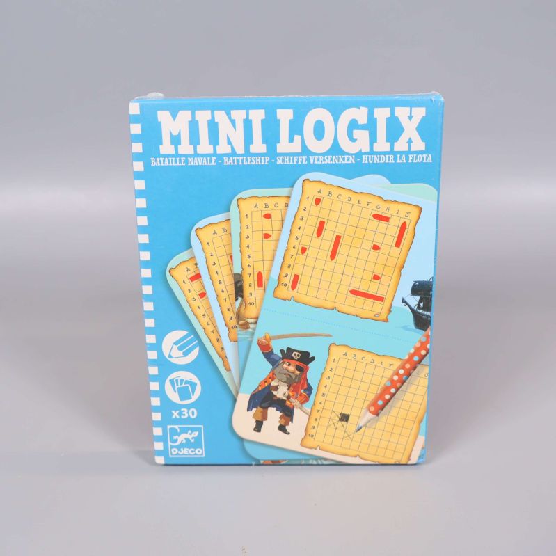Framsidan av Mini Logix block i blått med tre spelplaner
