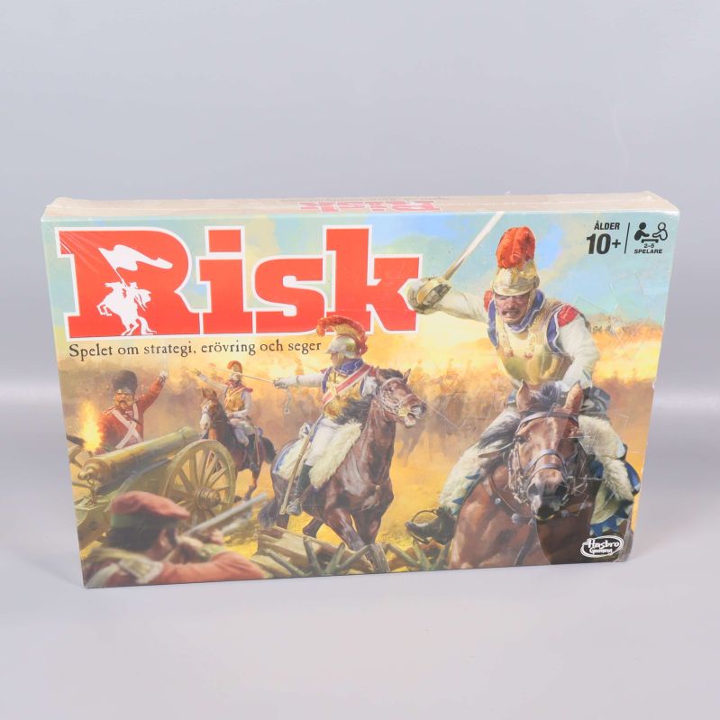 Risk spel låda med illustration av kavallerister i strid