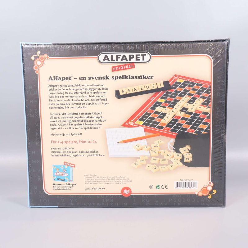Baksidan av Alfapet med spelplan, brickor och beskrivning