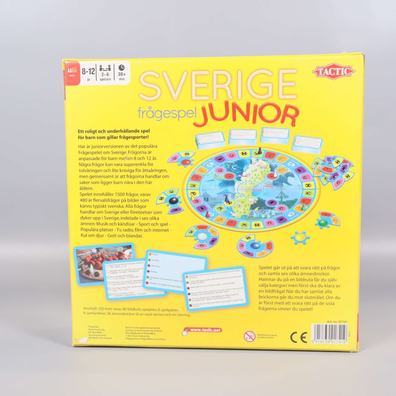Baksida av spelet Sverige Junior med spelplan och information