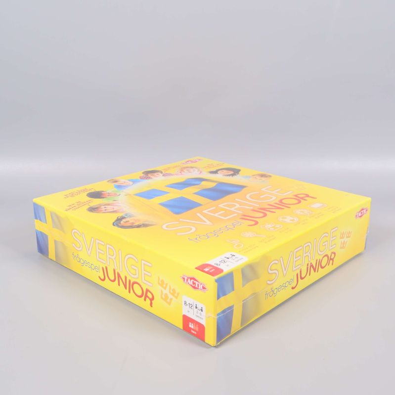 Sverige Junior spelbox fotografi i vinkel mot framsidan och sidan
