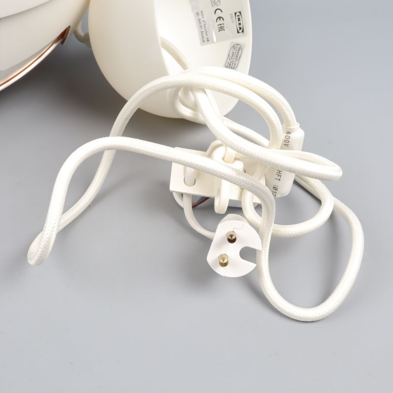 Lampas kabel och kopplare i fokus