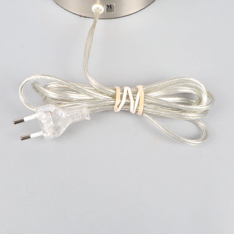 Genomskinlig elkabel med väggkontakt