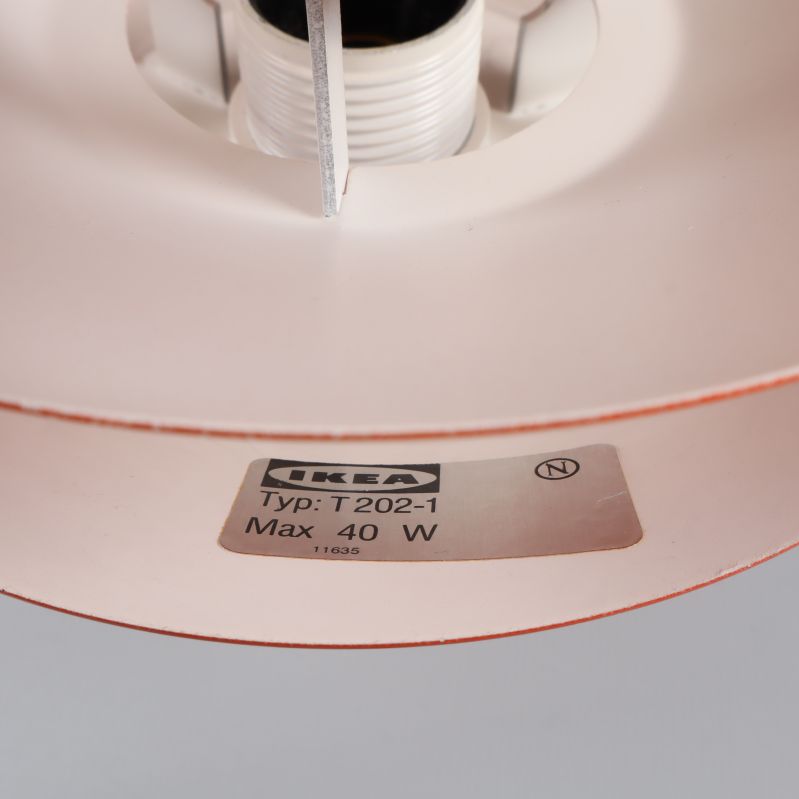 Lamptyp och effektetikett under lampa