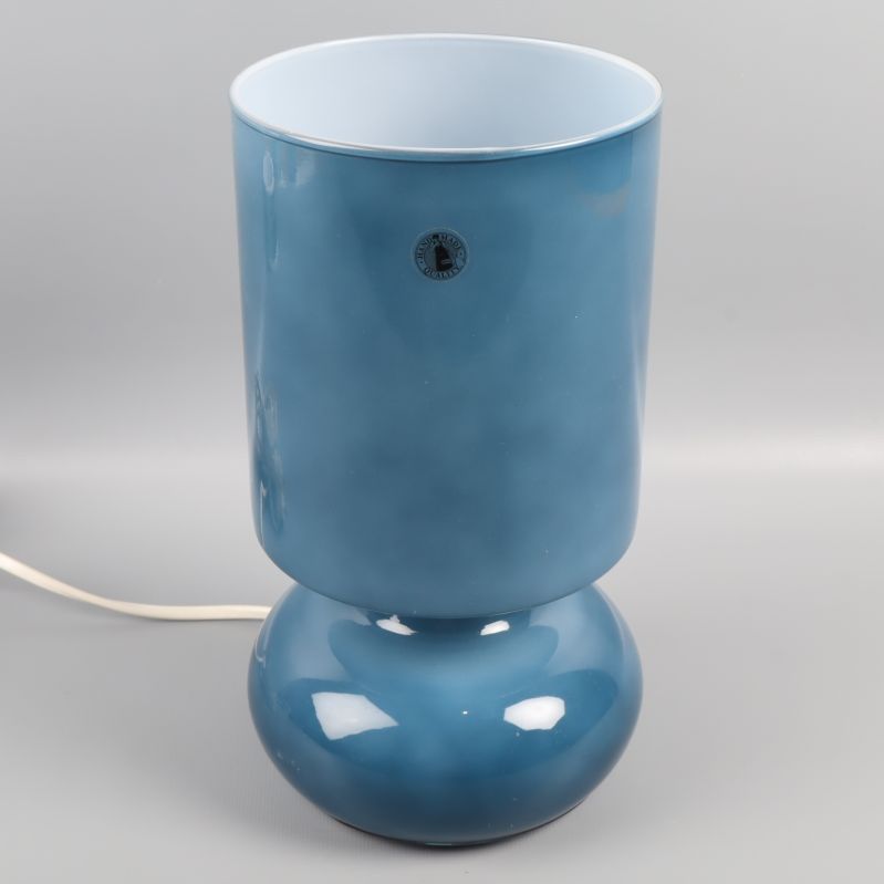 Blå bordslampa med rund botten